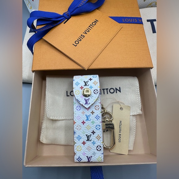 Louis Vuitton Handbags - SOLD

Louis Vuitton x Takashi Murakami lipstick holder